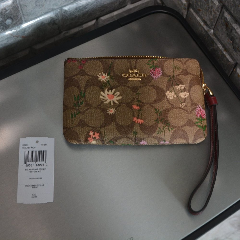 NWT Coach Wristlet
